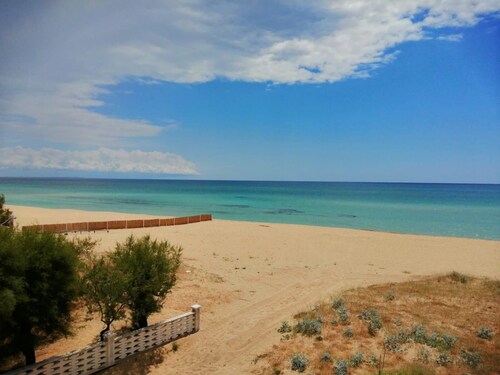 Ground floor house with sea view beach access