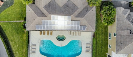 Piscine couverte, piscine extérieure