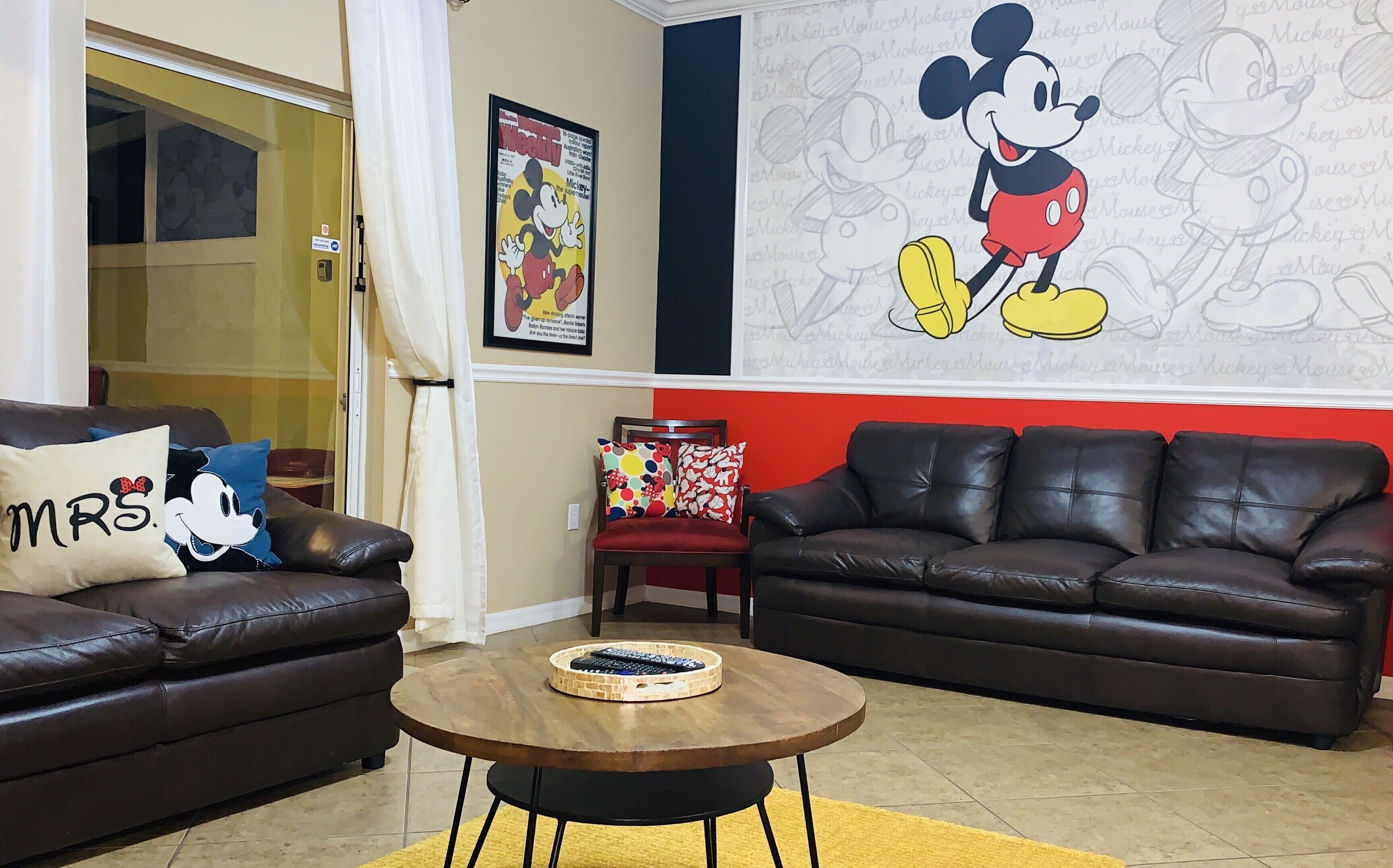 スマートテレビ、DVD プレーヤー、卓球台