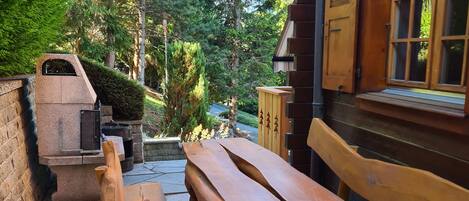 تناول الطعام بالخارج