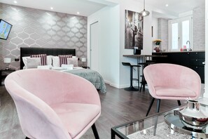 1 habitación, tabla de planchar con plancha, wifi gratis y ropa de cama 