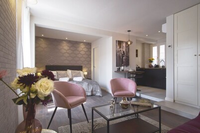 Shenkin by the Museum