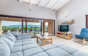 Télévision, table de tennis de table