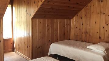 4 bedrooms, iron/ironing board, free WiFi, bed sheets