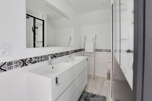 Hair dryer, towels