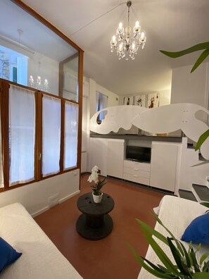 1 bedroom, travel crib, free WiFi, bed sheets