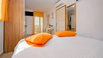 1 bedroom, iron/ironing board, free WiFi, bed sheets