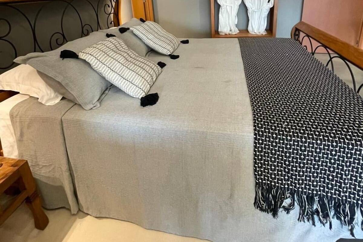 suite, jetted tub | 1 bedroom, in-room safe, free wifi, bed sheets