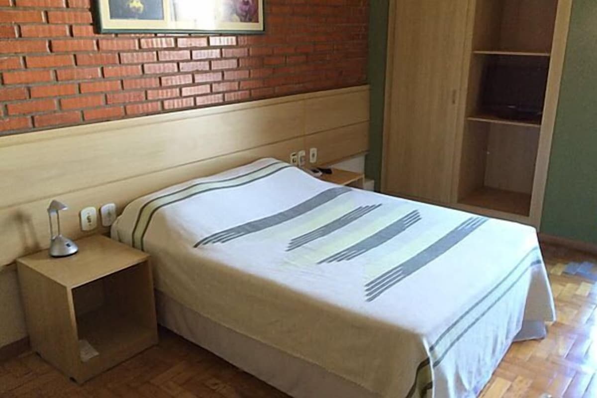 Caja de seguridad en la habitación, wifi gratis y ropa de cama 