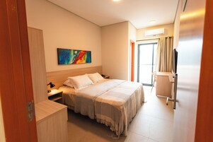 Caja de seguridad en la habitación, wifi gratis y ropa de cama 