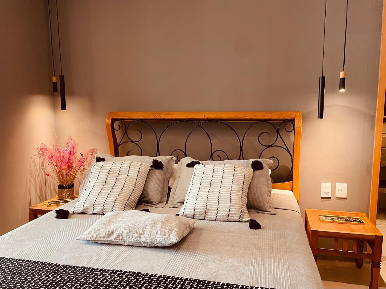 suite, jetted tub | 1 bedroom, in-room safe, free wifi, bed sheets