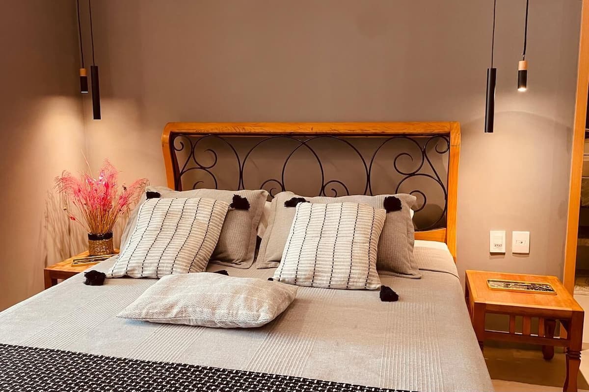 suite, jetted tub | 1 bedroom, in-room safe, free wifi, bed sheets