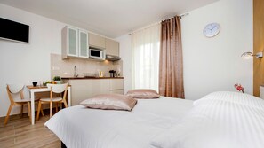 1 chambre, fer et planche à repasser, Wi-Fi gratuit, draps fournis