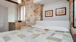 1 chambre, fer et planche à repasser, Wi-Fi gratuit, draps fournis