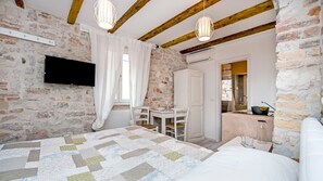 1 camera, ferro/asse da stiro, Wi-Fi gratuito, lenzuola