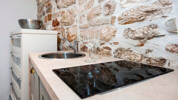 Fridge, stovetop, cookware/dishes/utensils, dining tables