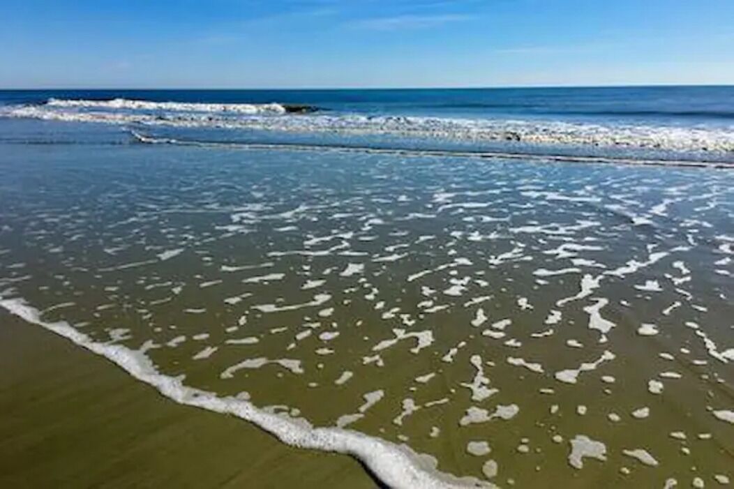 Beach nearby, sun loungers, beach towels
