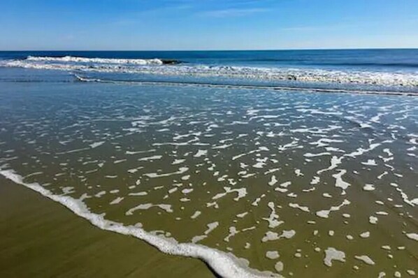 Beach nearby, sun loungers, beach towels