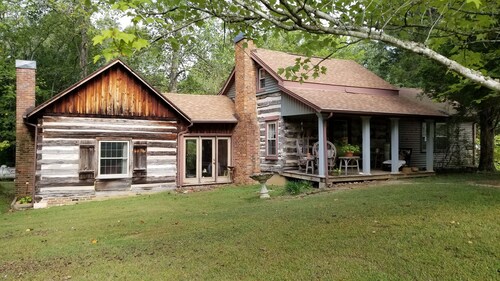 Authentic 1800s Century Kentucky Log Cabin Land Bewteen the Lakes
