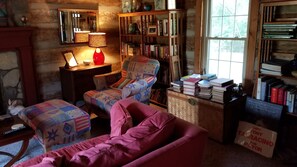 Interior - Authentic 1800s Century Kentucky Log Cabin Land Bewteen the Lakes (Cadiz)