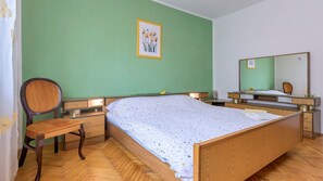 3 bedrooms, iron/ironing board, free WiFi, bed sheets
