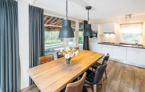 Dining - Gorgeous home in Giethoorn with WiFi (Giethoorn)