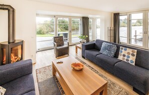Living area - Gorgeous home in Giethoorn with WiFi (Giethoorn)