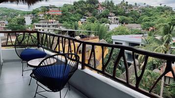 1 habitación, caja de seguridad en la habitación y escritorio