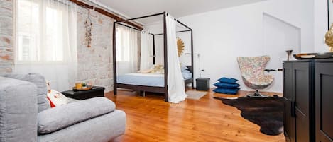 1 bedroom, iron/ironing board, free WiFi, bed sheets