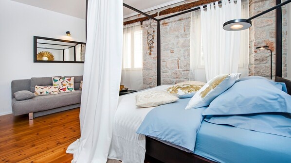 1 chambre, fer et planche à repasser, Wi-Fi gratuit, draps fournis