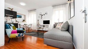 TV - Studio Sunrise with Sea view (Rovinj)