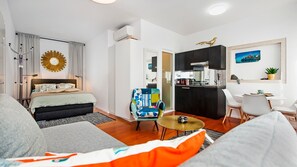 1 habitación, tabla de planchar con plancha, wifi gratis y ropa de cama