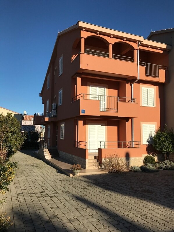 Exterior - Apartment in Sukošan with Balcony, Air condition, WIFI (4941-3) (Sukošan)