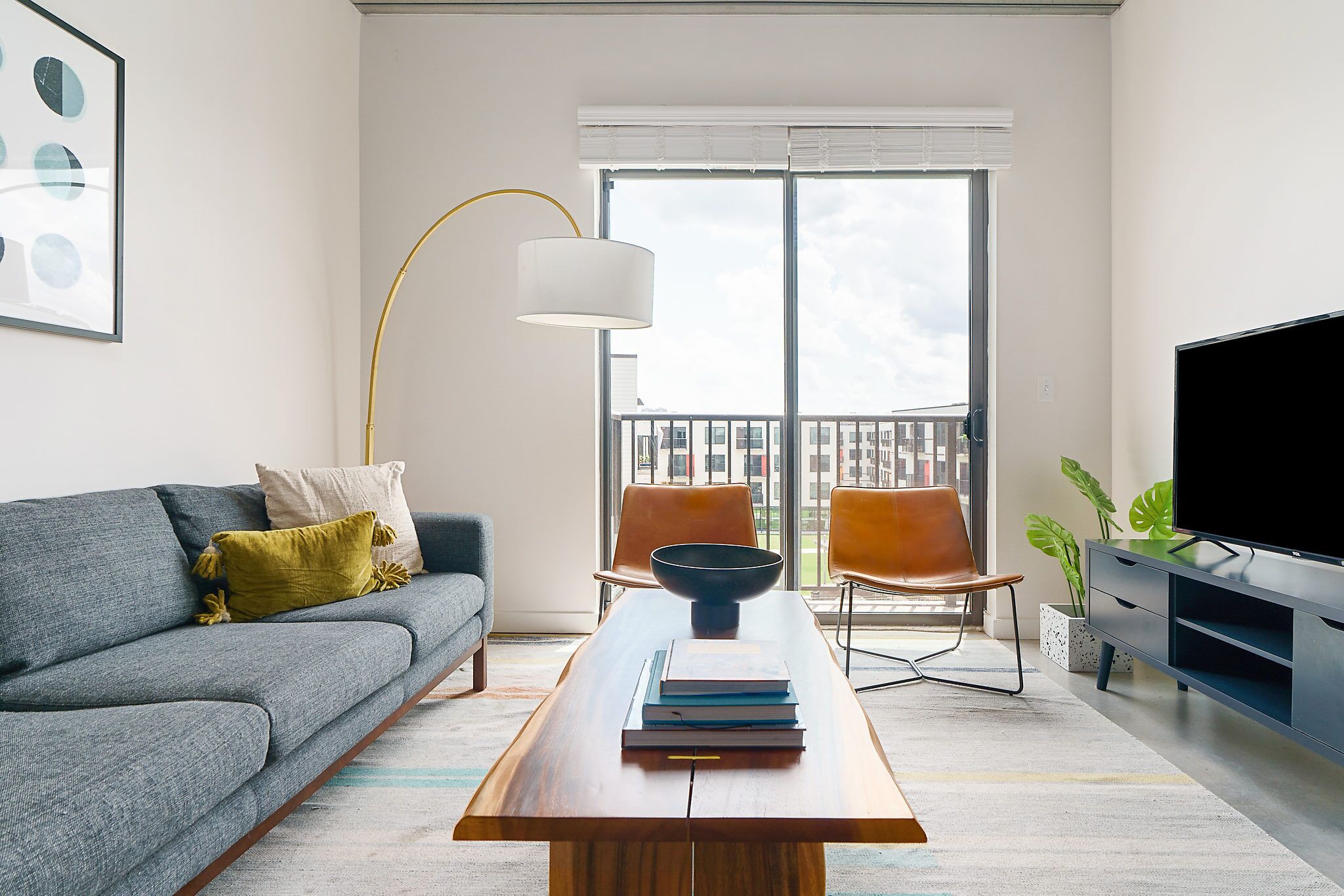 Smart TV, table tennis, stereo