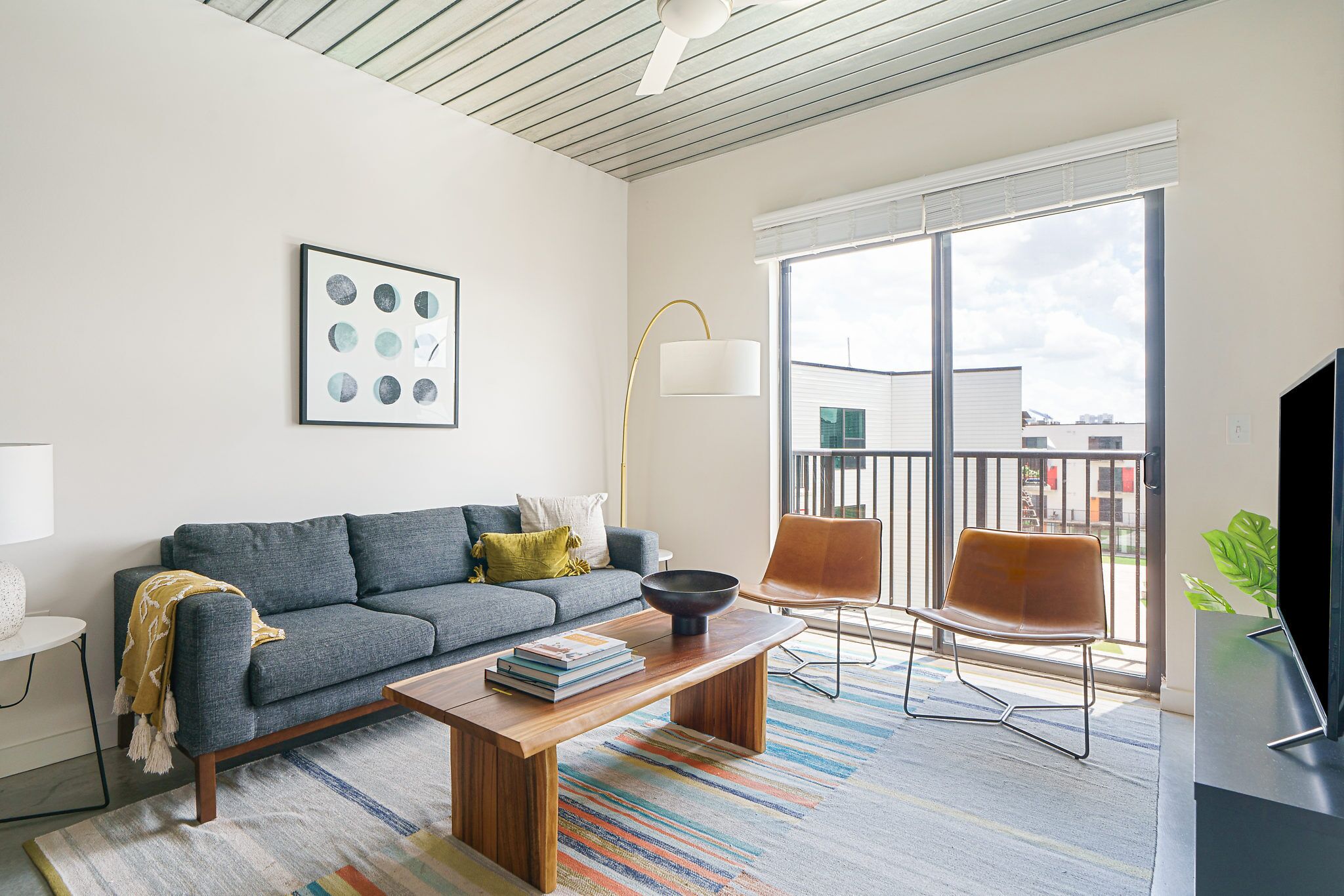 Lodgeur | 1BR loft with relaxing views | Midtown
