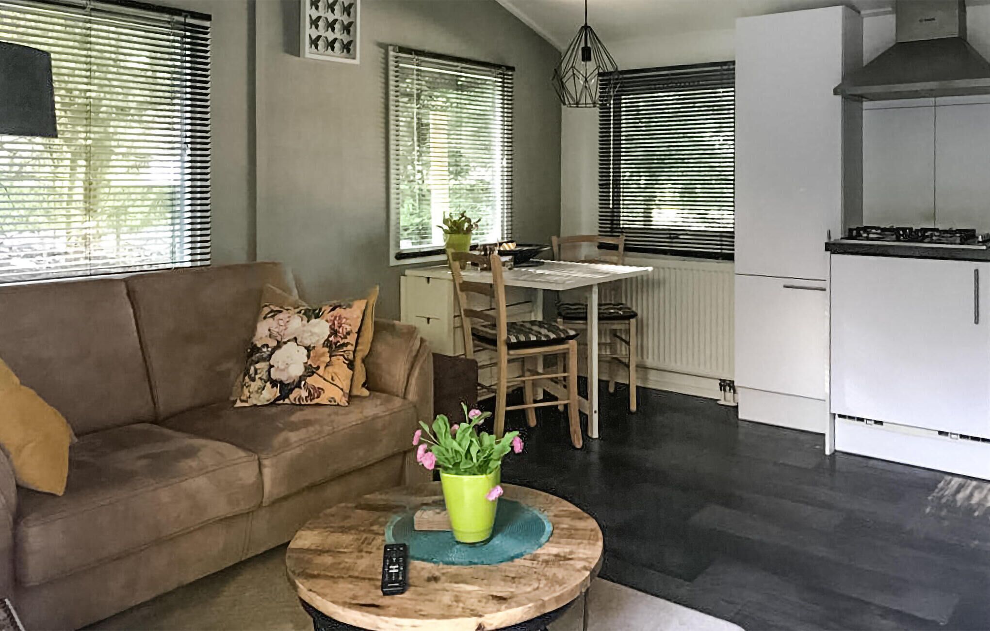 Een smart-tv en een stereo