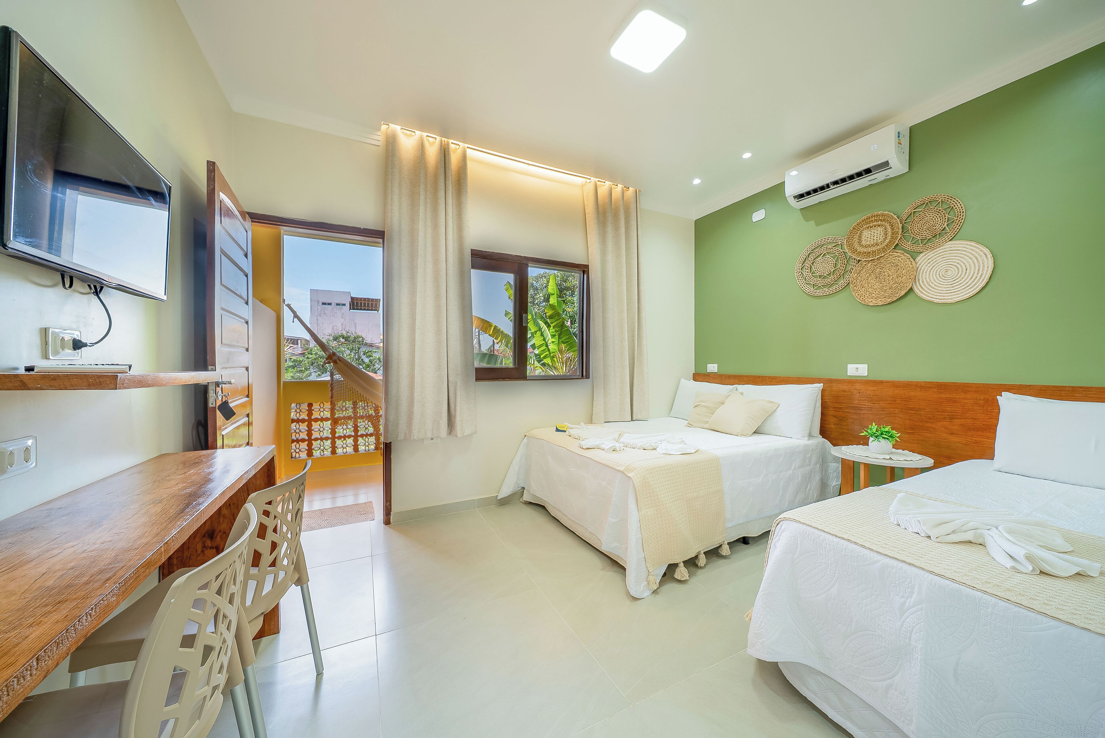 Tremannsrom – superior | Minibar, skrivebord for bærbar PC og blendingsgardiner