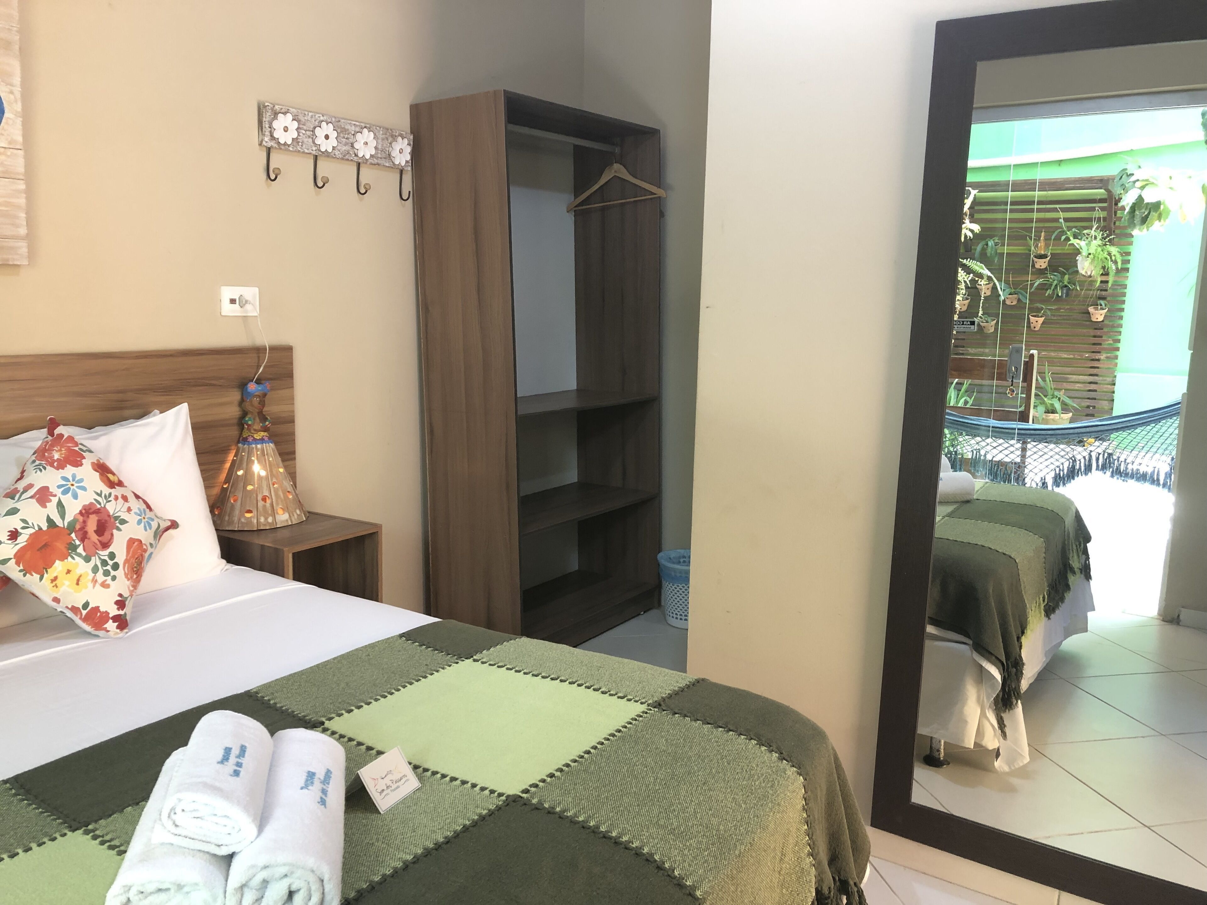 Minibar, espace de travail pour ordinateur portable, rideaux occultants