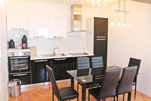 Fridge, microwave, oven, dishwasher - Apartment in Zambratija with Seaview, Balcony, Air condition, WIFI (4961-2) (Zambratija)