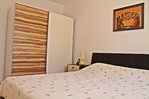 2 bedrooms, in-room safe, free WiFi, bed sheets