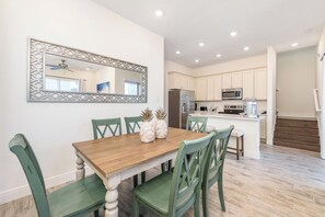 Dining - Fabulous Cottage near Disney with Margaritaville Resort & Island H2O Access -. (Kissimmee)