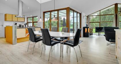 3 bedroom cozy home in Bogø By
