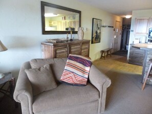 Smart TV, chimenea y reproductor de DVD 