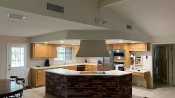 Oak Tree East | Private kitchen | Full-size fridge, microwave, coffee/tea maker, cookware/dishes/utensils