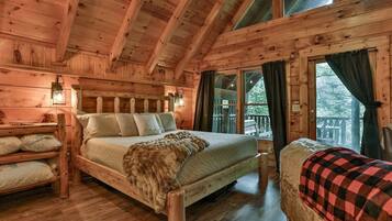 Een bureau, een strijkplank/strijkijzer, reisbedje, gratis wifi