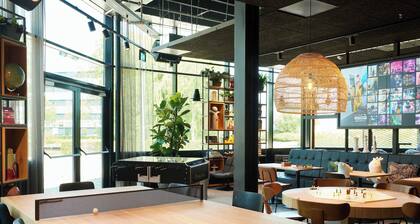 Moxy Amsterdam Schiphol Airport