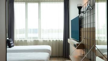 Room, 2 Twin Beds | Desk, blackout drapes, soundproofing, iron/ironing board