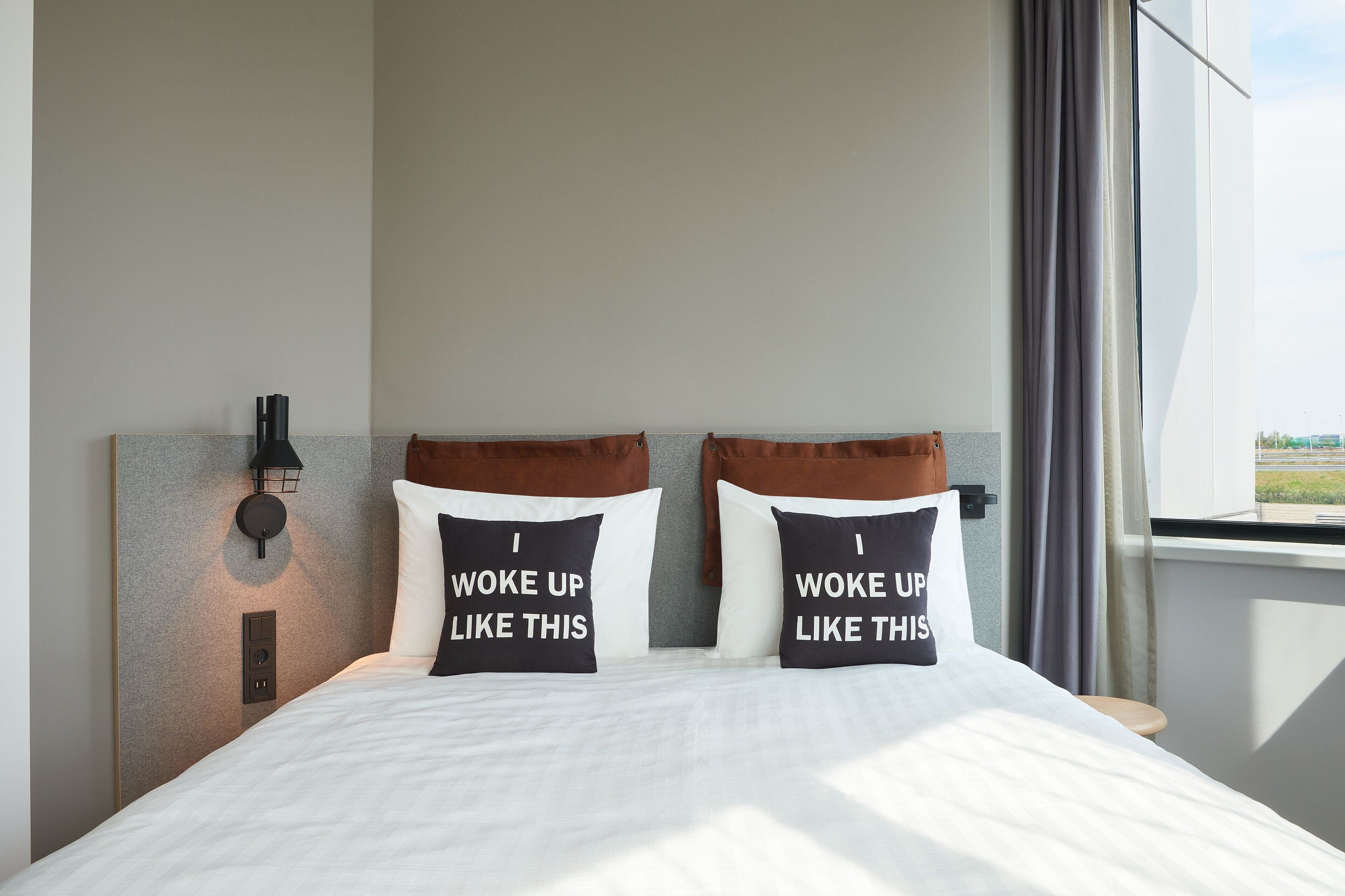 room, 1 queen bed, non smoking | 1 bedroom, desk, blackout curtains, soundproofing