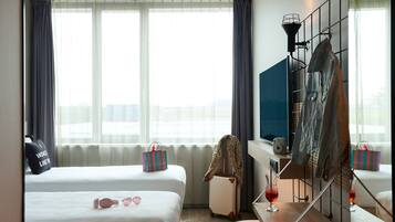 Room, 2 Single Beds, Non Smoking | Desk, blackout curtains, soundproofing, iron/ironing board