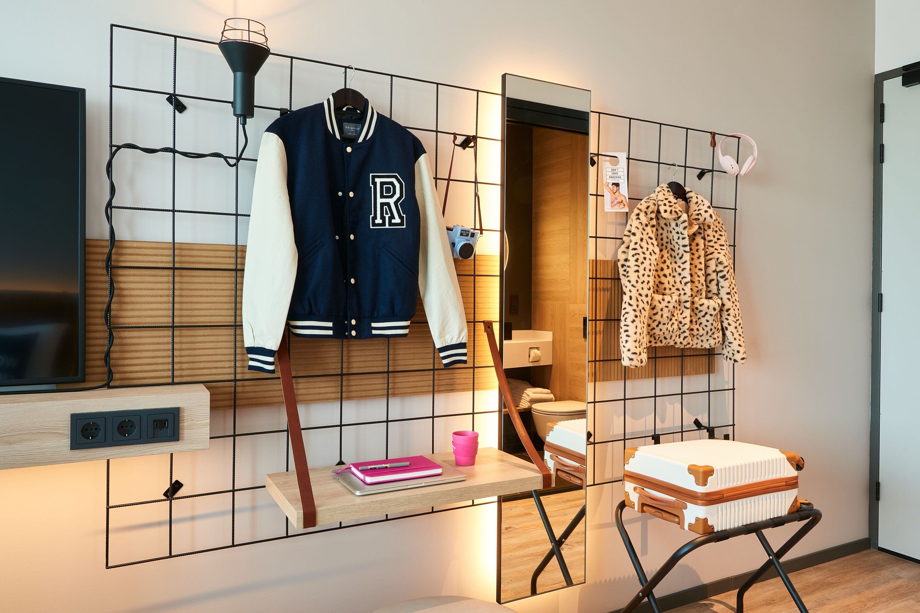 1 bedroom, desk, blackout curtains, soundproofing